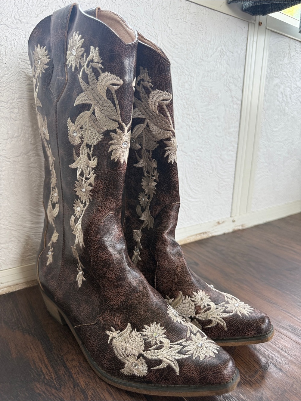 Brown Embroidered Western Heeled Boots - Cream Floral Detail